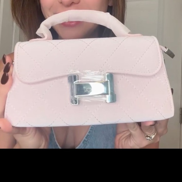 Baby pink small bag with chain crossbody strap with silver accents - Picture 5 of 6